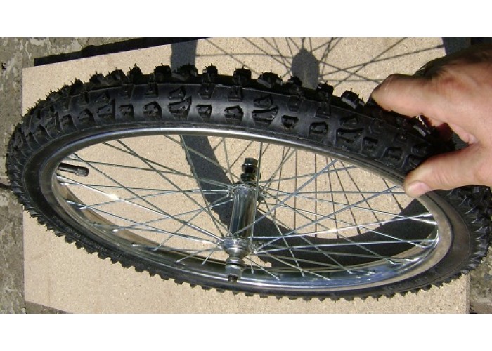  Колесо в сборе для  велосипеда переднее с стальным ободом диаметром 500 мм (20")